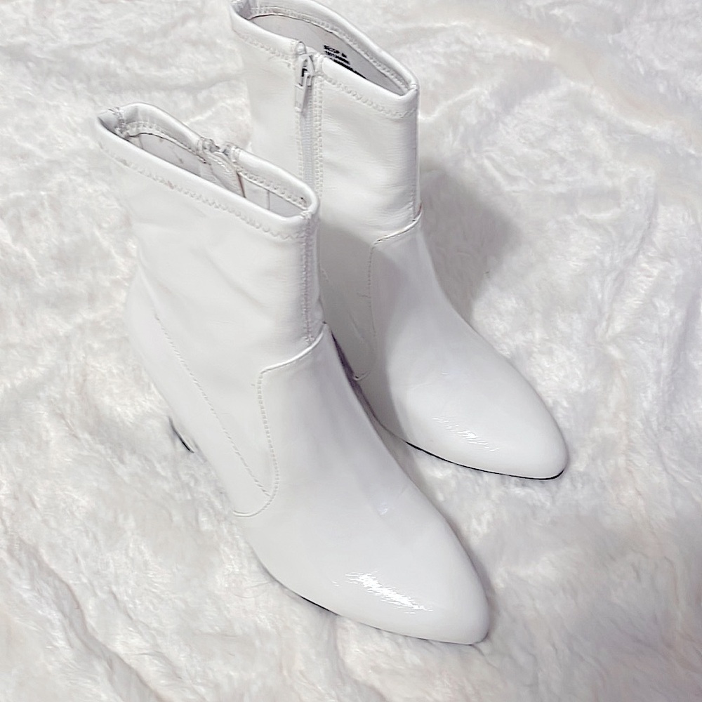 COPY - Brand New Wild Pair's Becci booties, size 8, white, 3-1/2" heel, ankle z…
